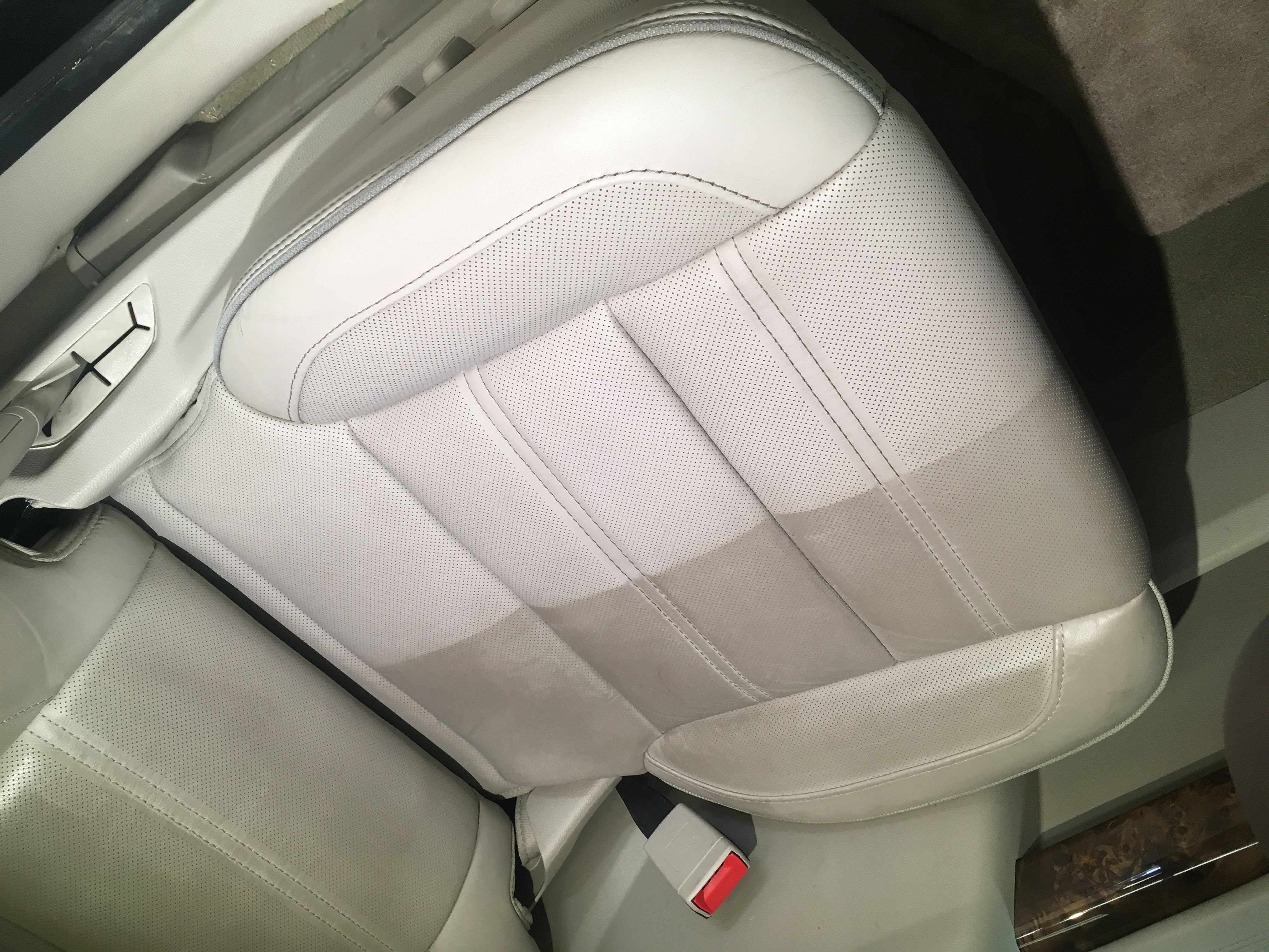 Cadillac Escalade — cuero quilted premium
